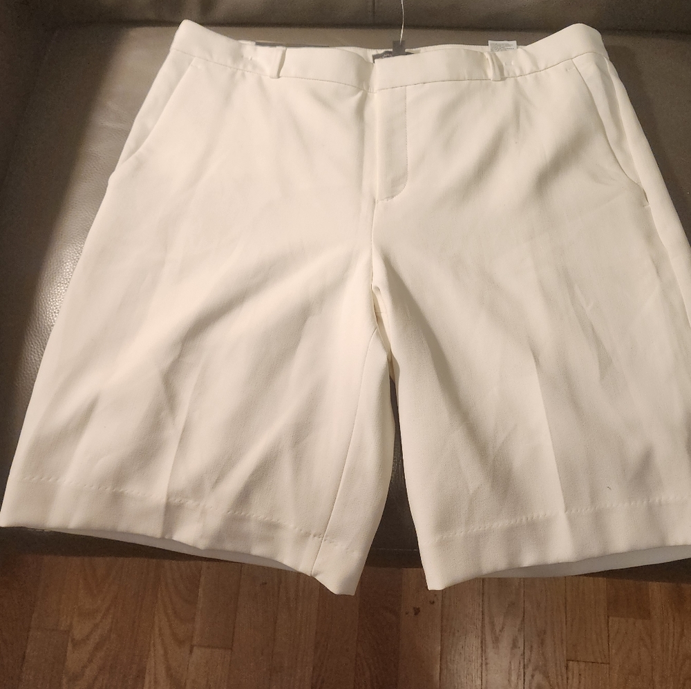 Banana Republic Avery Short - Size 14